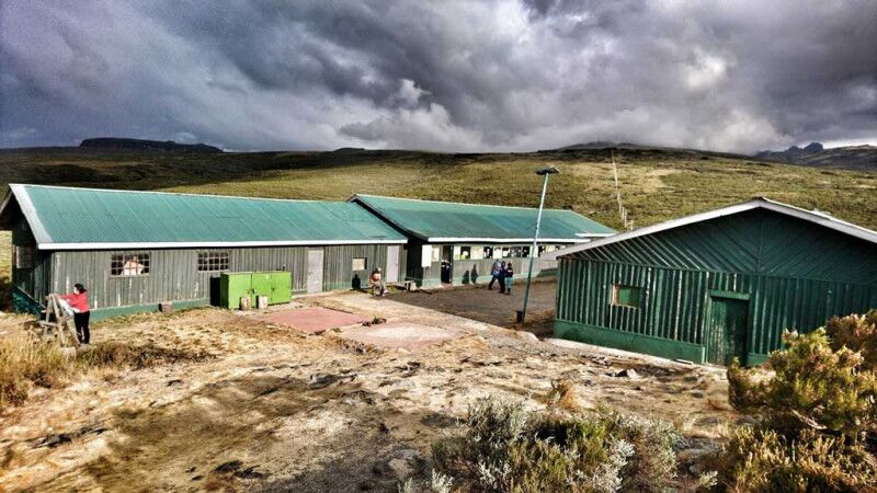 Mount Kenya via de Sirimon Route (2/5) | Old Moses Camp (3,340 m/10,958 ft) - Shipton's Camp (4,200 m/13,779 ft)