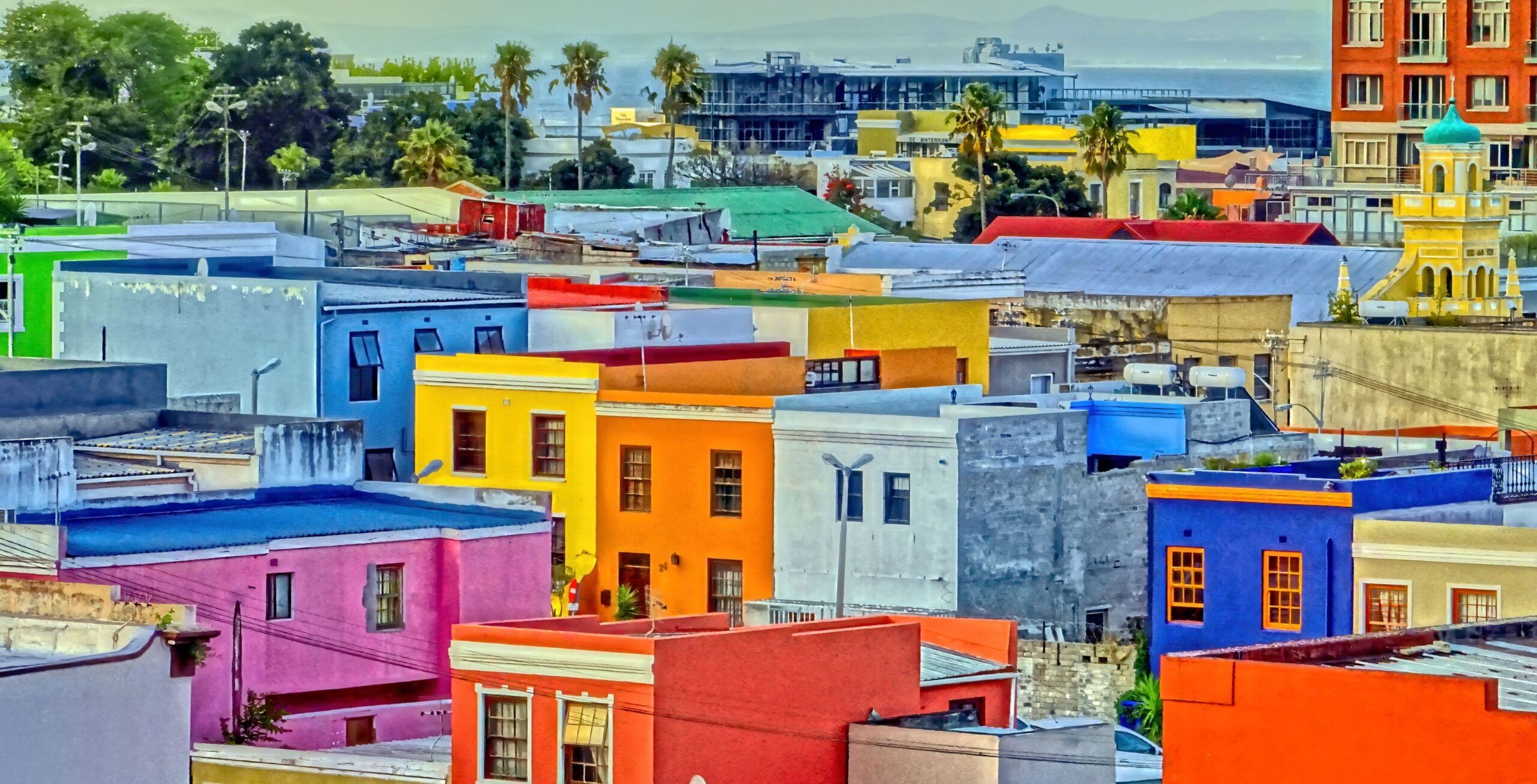 Discover the Bo-Kaap on a walking tour (free of charge)